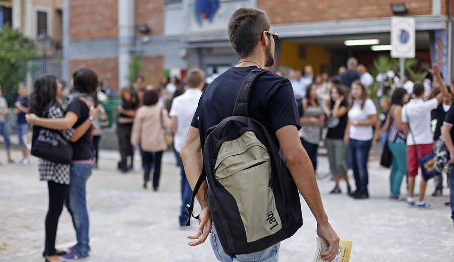 "Oggi c'è scuola, Un pensiero per tornare, ricostruire, cambiare"