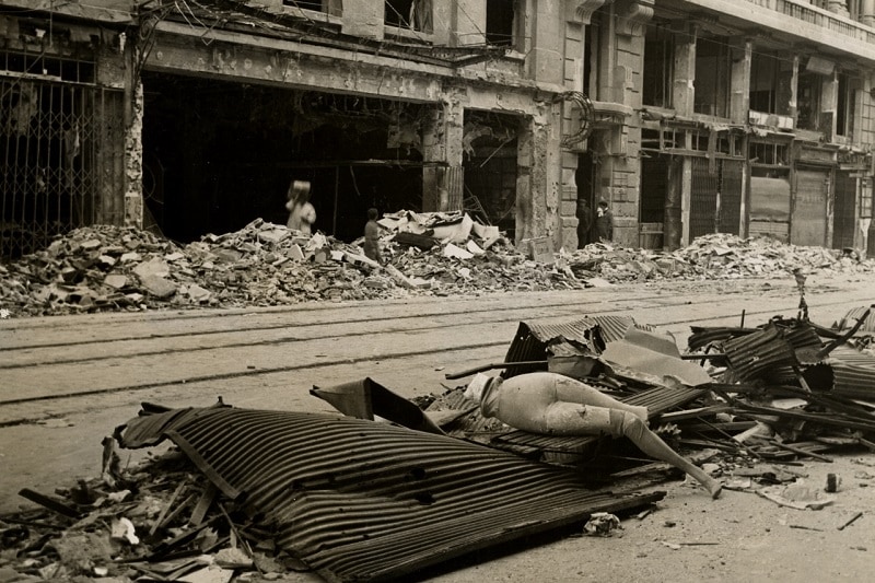 Una strada distrutta dai bombardamenti nei pressi di Calle Mayor. Madrid (Spagna),1936