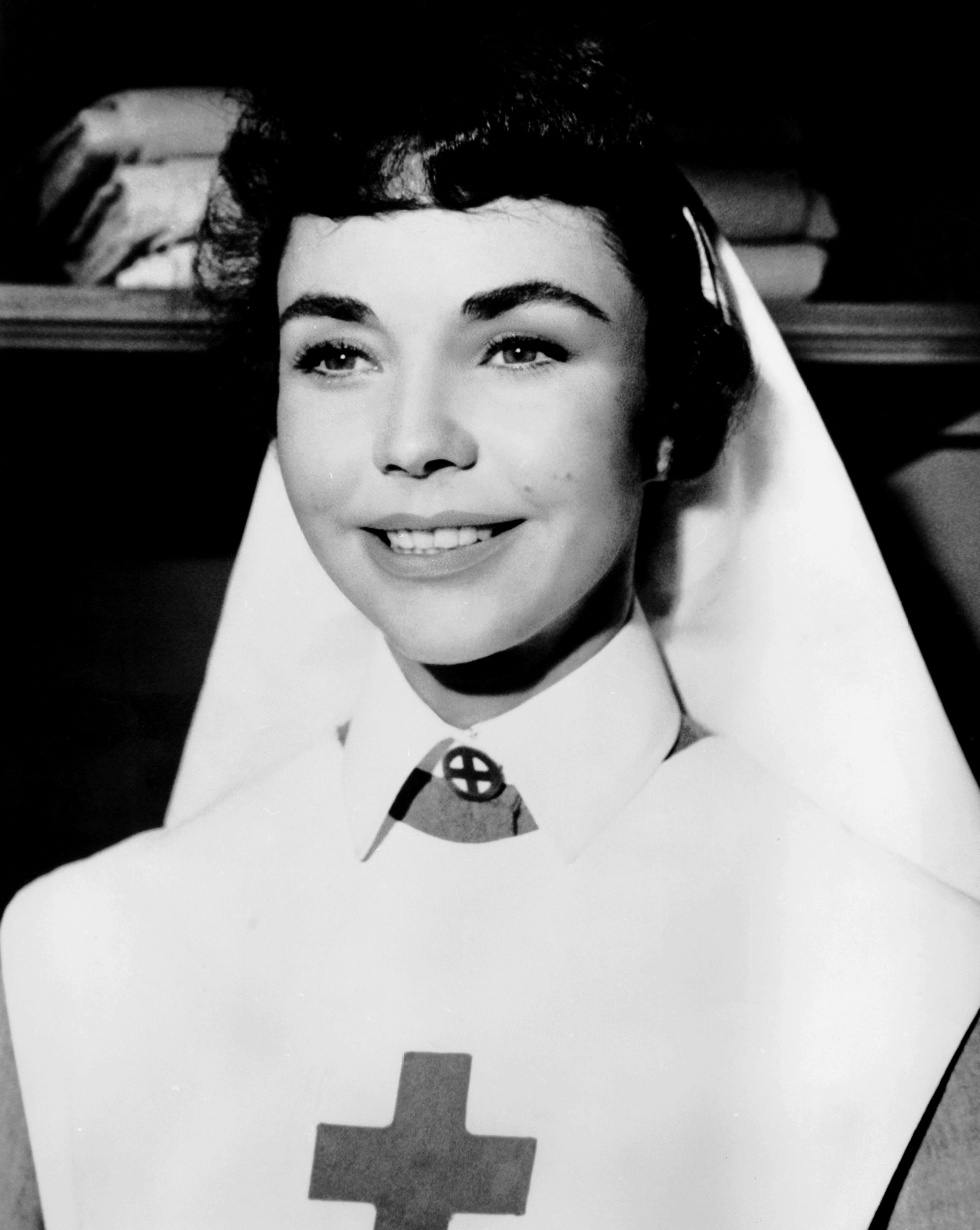 Jennifer Jones è Catherine Barkley nel remake di "Addio alle armi" realizzato nel 1957