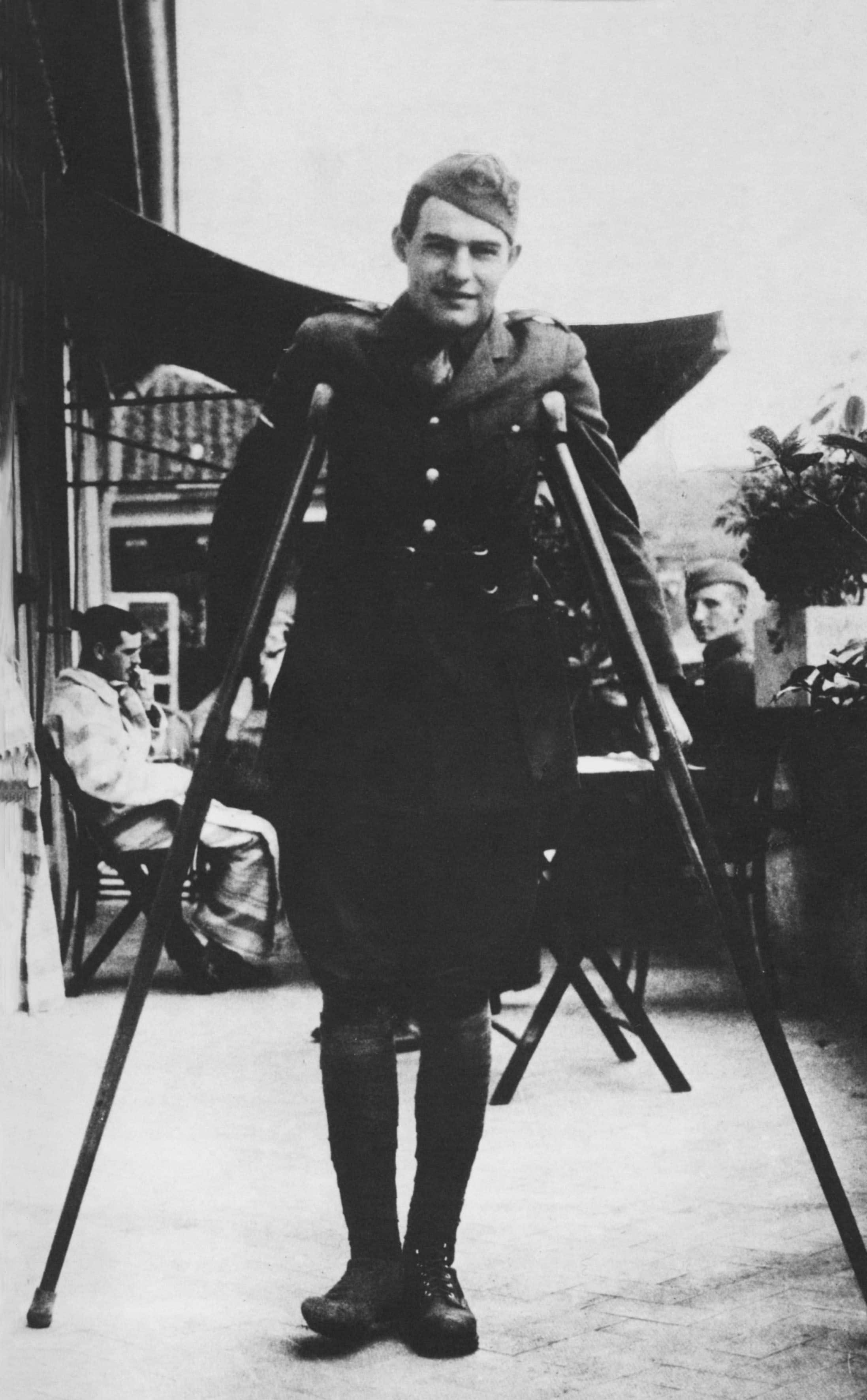 Hemingway nel 1918 in convalescenza a Milano dopo essere stato ferito al fronte