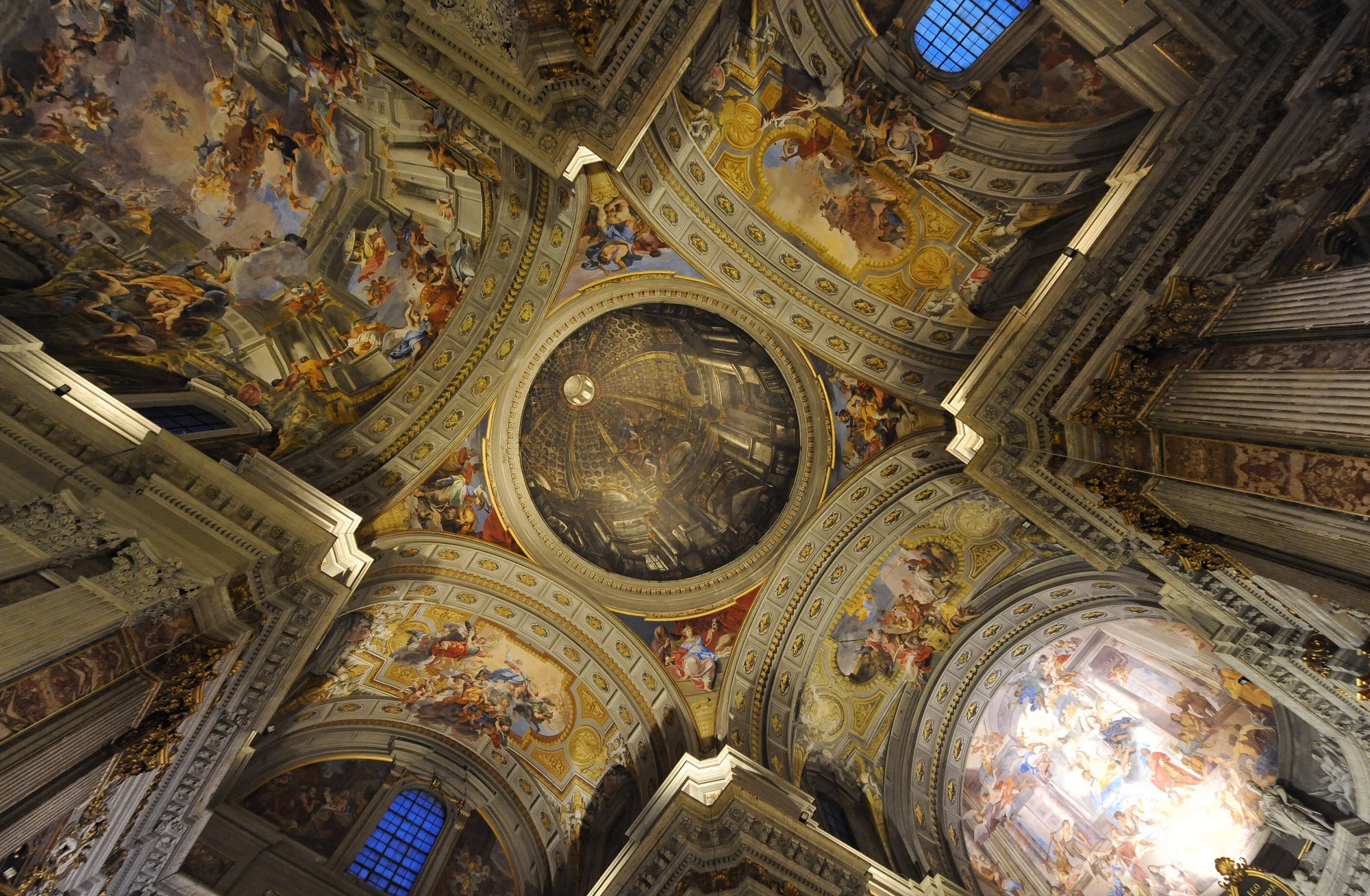La finta Cupola e gli affreschi del transetto, Andrea Pozzo, interno della Chiesa di Sant'Ignazio di Loyola, Roma