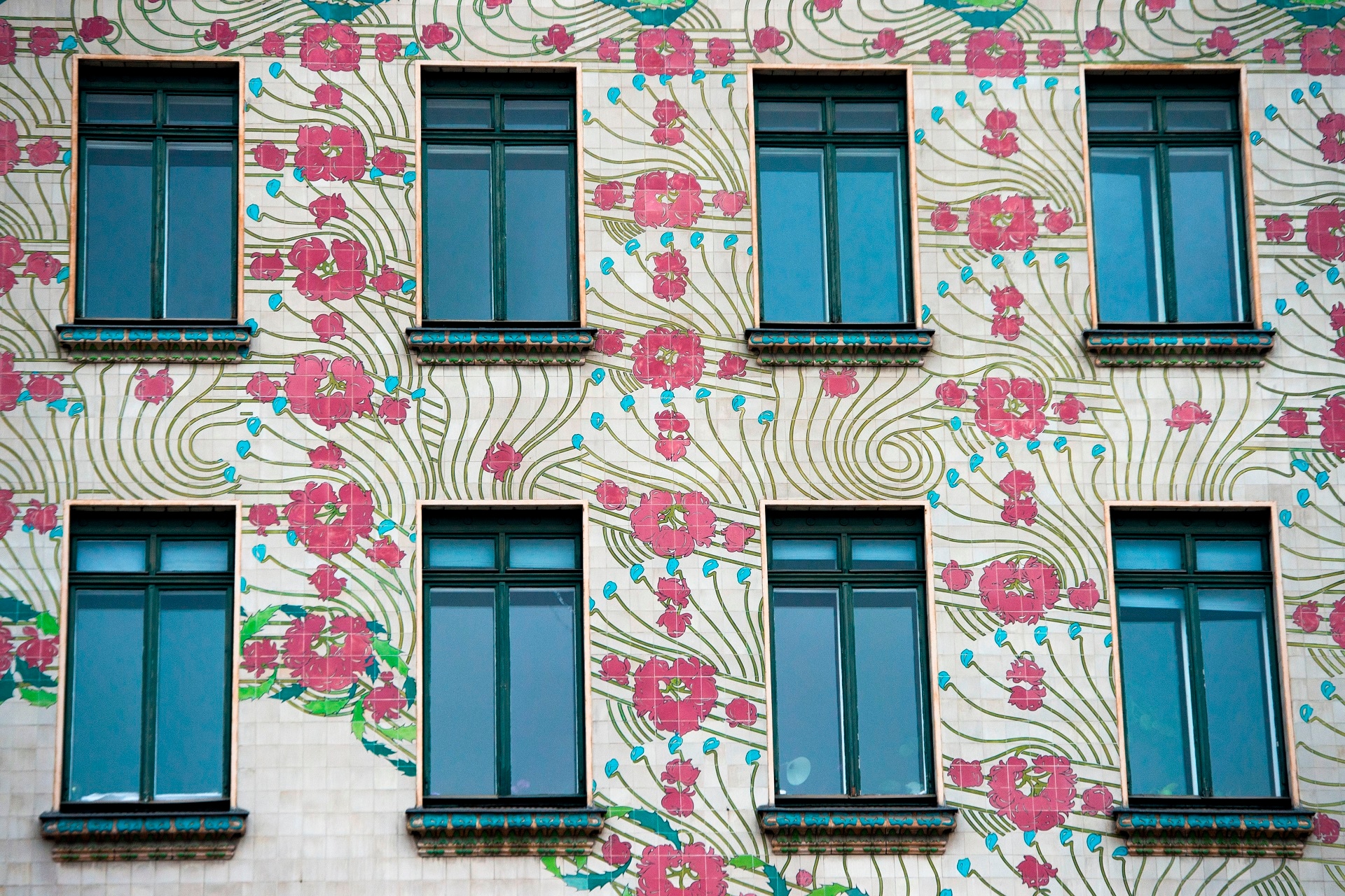 Otto Wagner, Casa di maiolica, Majolikahaus, dettaglio della decorazione in facciata, Vienna, 1898