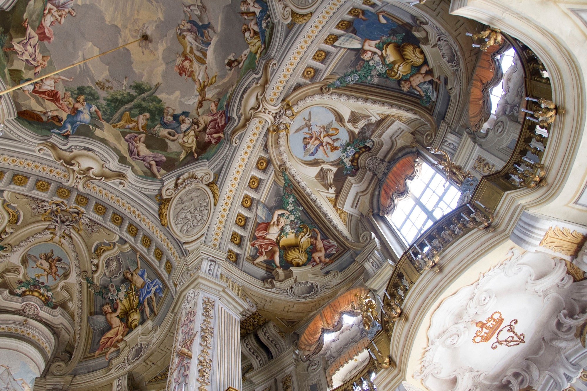 Dettaglio del Salone d’onore centrale, con Balcone e affreschi di Domenico e Giuseppe Valeriani, Palazzina di Caccia Stupinigi, frazione di Nichelino, Torino