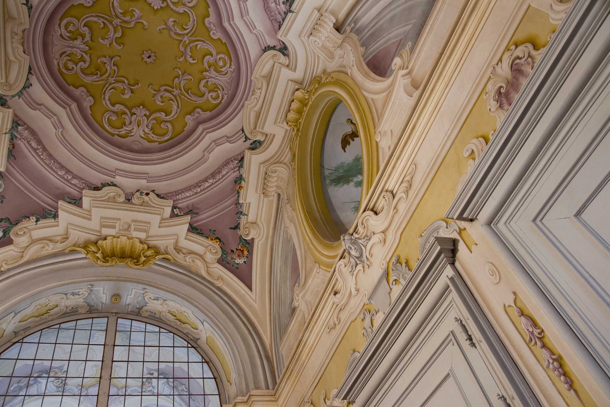 Dipinti trompe-l'oeil su soffitto e pareti del corridoio tra il Salone centrale e l’appartamento della Regina, Palazzina di Caccia Stupinigi, frazione di Nichelino, Torino
