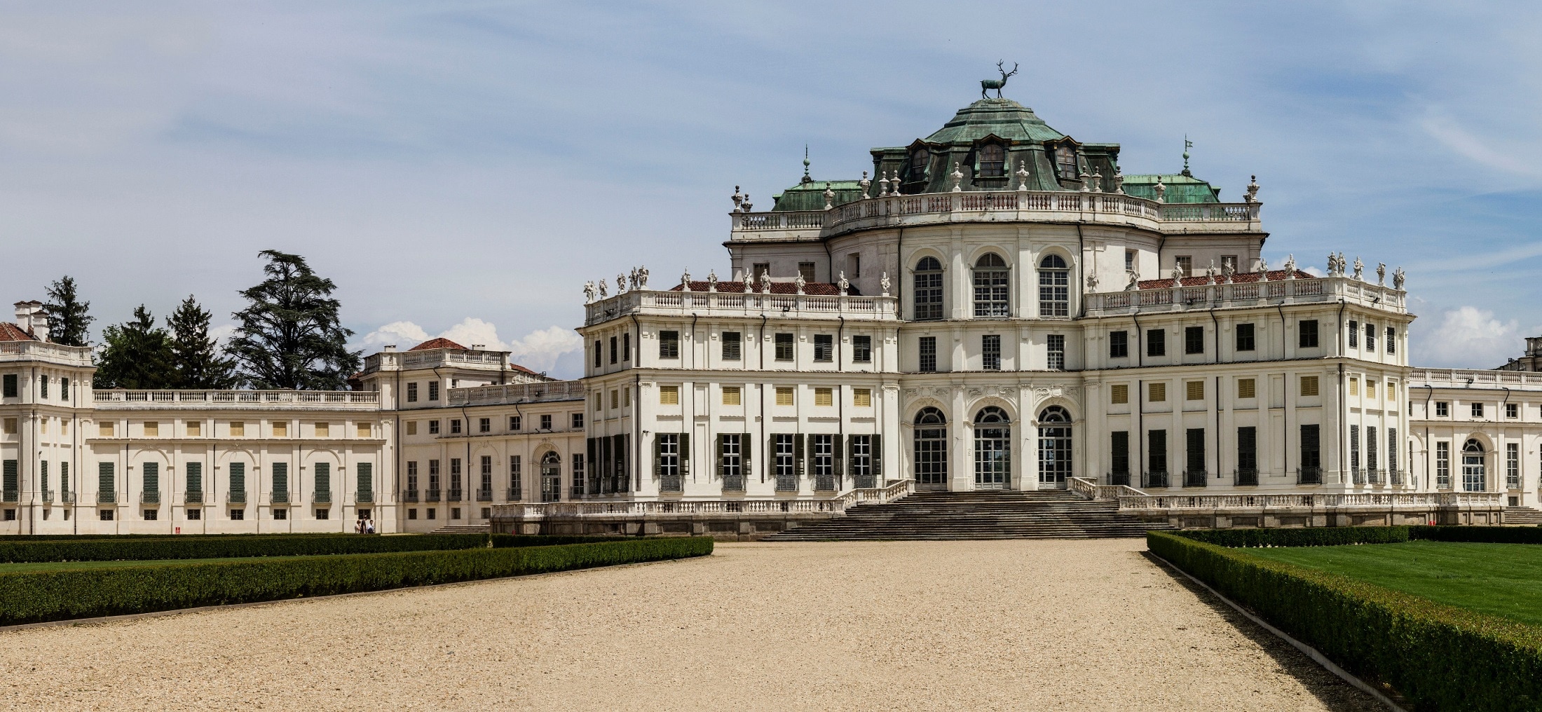 Veduta frontale della Palazzina di Caccia Stupinigi, frazione di Nichelino, Torino